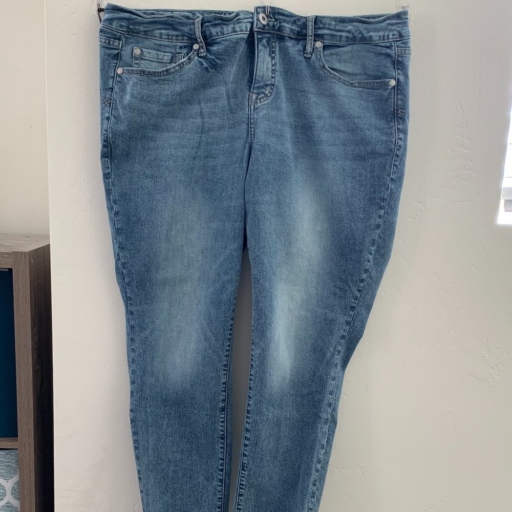 Torrid Crop Boyfriend Vintage Stretch Jeans Size 18
